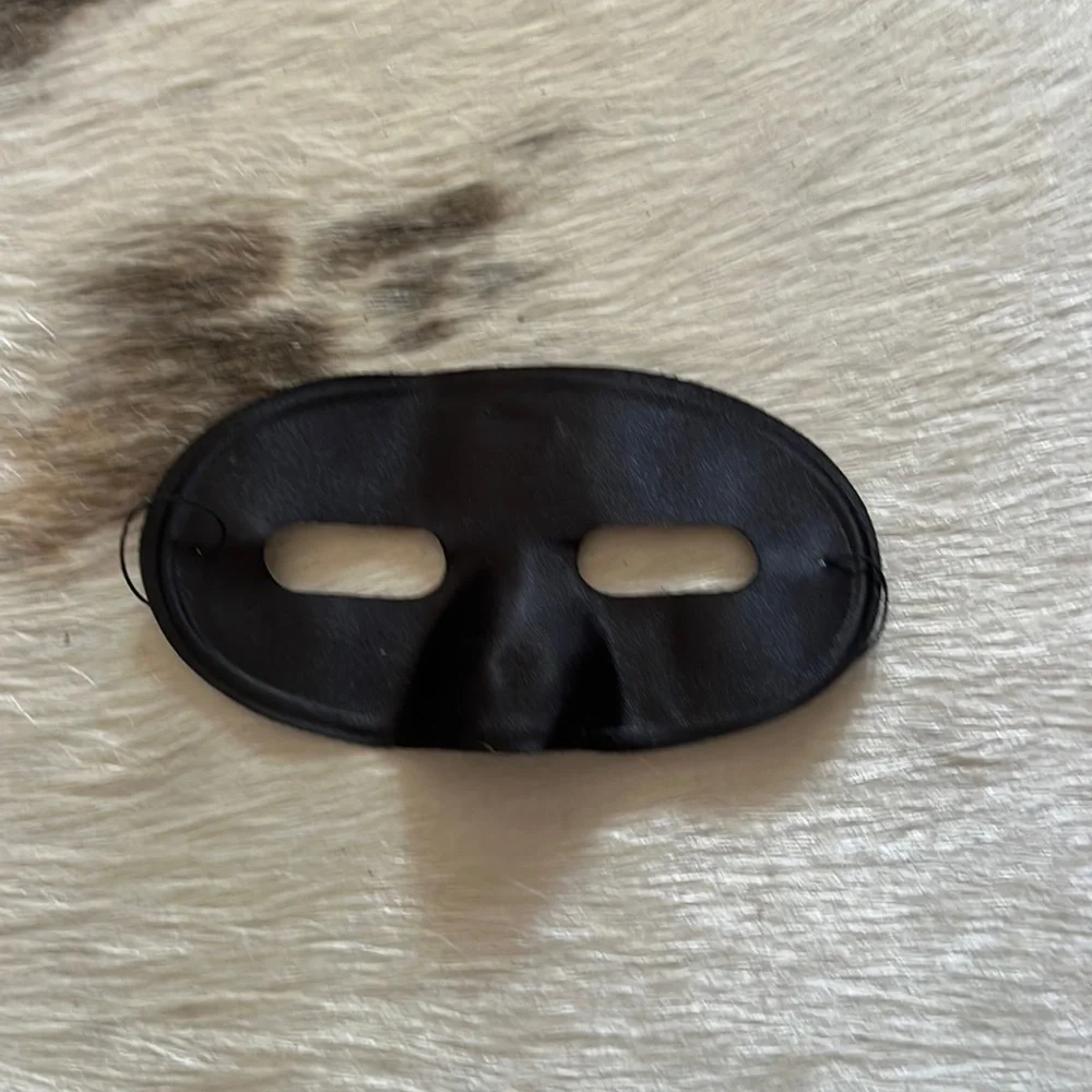 Domino Half Mask - Picture 1 of 4